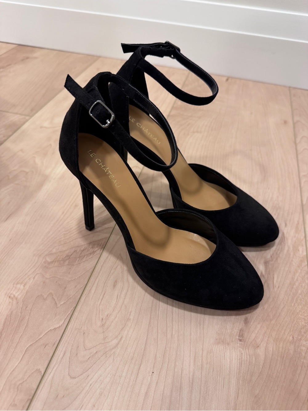 Le Château Black Suede D’Orsay Ankle Strap Stiletto Pumps Size 8.5 NWT